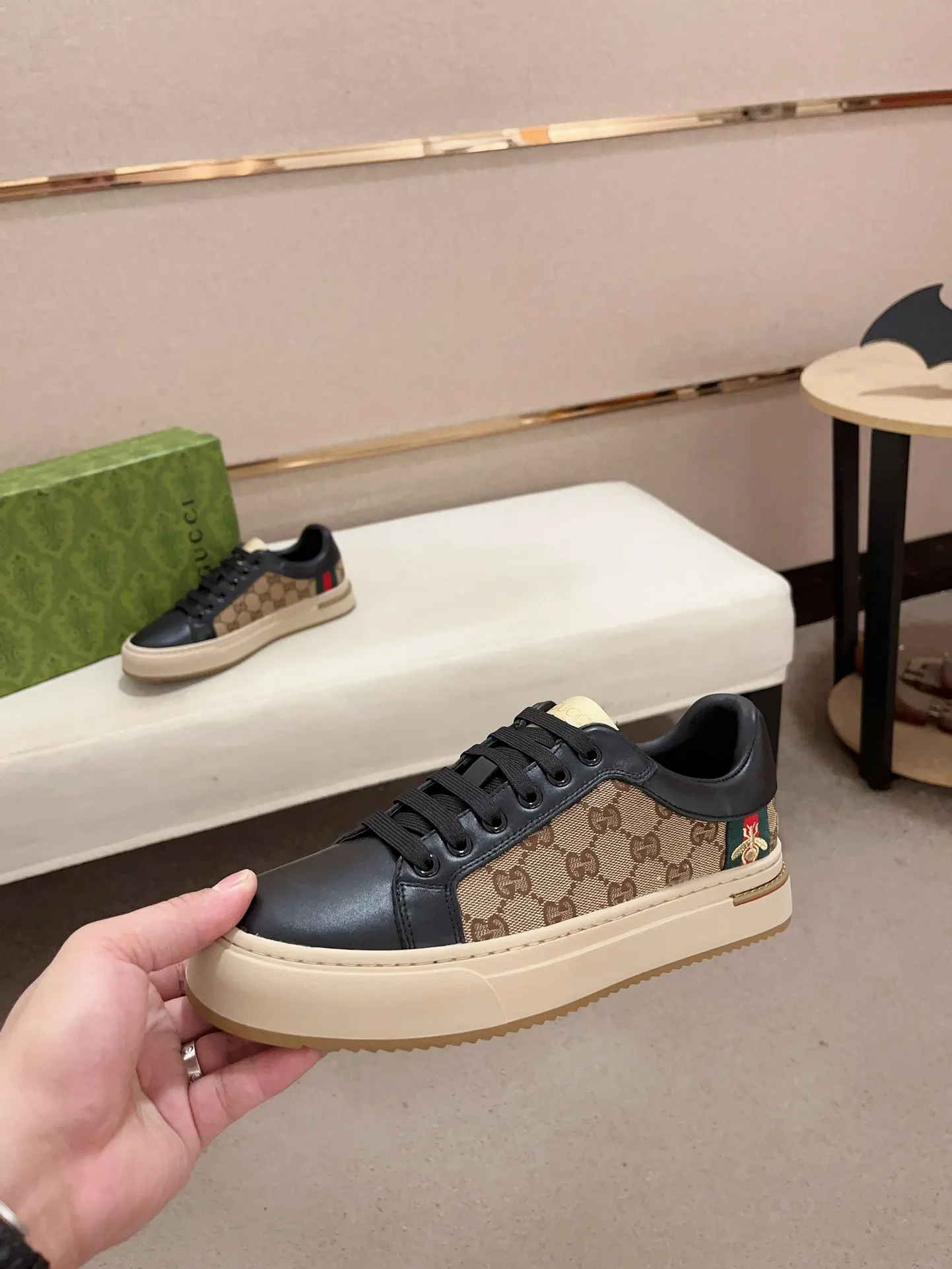 Men's clothing and shoes💰:400💰 (GUCCI) The latest model from the official website 🎁🎁Casual and fashionable men's shoes👟, hot style 💥The version is simple and elegant, exclusive for trendy men. Unique official website latest brand elements 👑Gucci original decoration, fashionable and generous, the fabric is original cowhide ✅sheepskin lining, the official website specifies wear-resistant casual outsole, the classic model is taken in kind at the counter🎬38-44 (45 is not returned or exchanged)